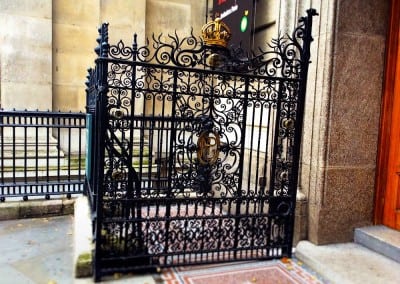 entrance gates national portrait gallery london wc2 05