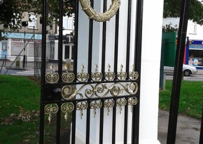 cast iron gate restoration victory sports ground southend 011