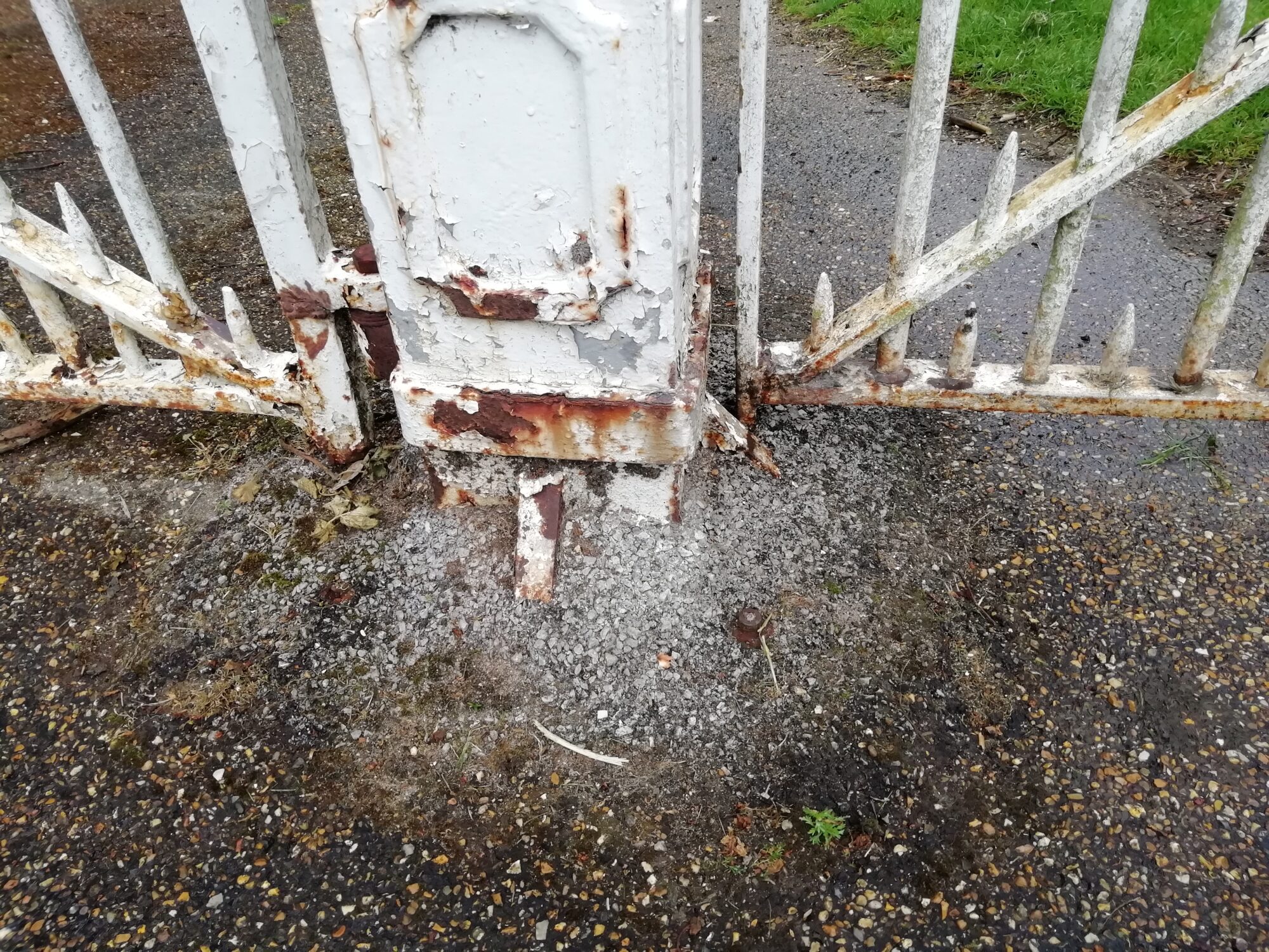 Gate & Railing transformation, Great Linford Manor Park, Milton Keynes, Buckinghamshire 10